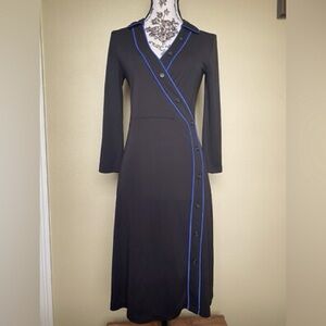 Isaac Mizrahi black V neck button front  knit dress with royal blue piping